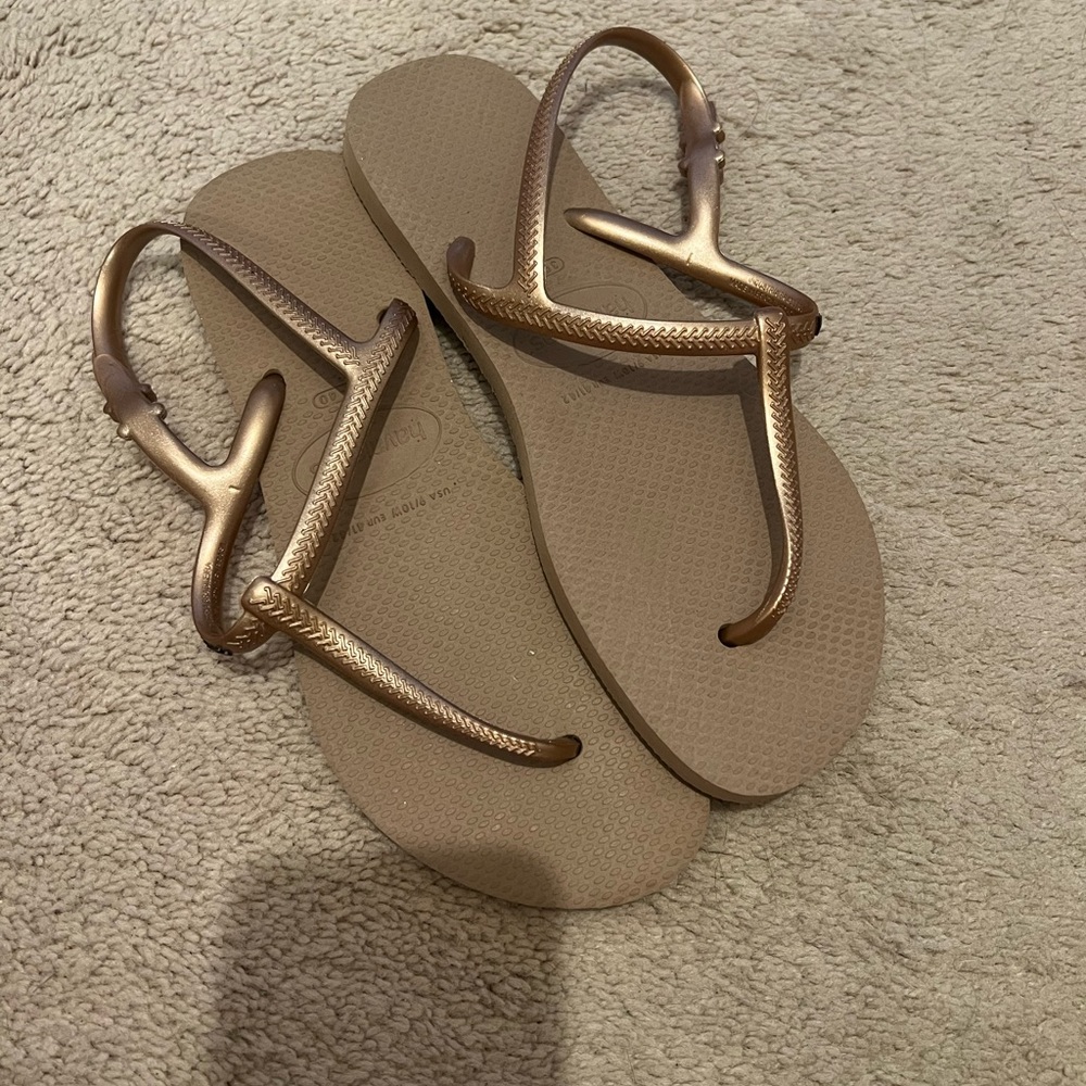 Gold Havaianas T-Strap Sandals - NWOT